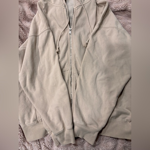 Brandy Melville Christy Hoodie - Picture 2 of 4